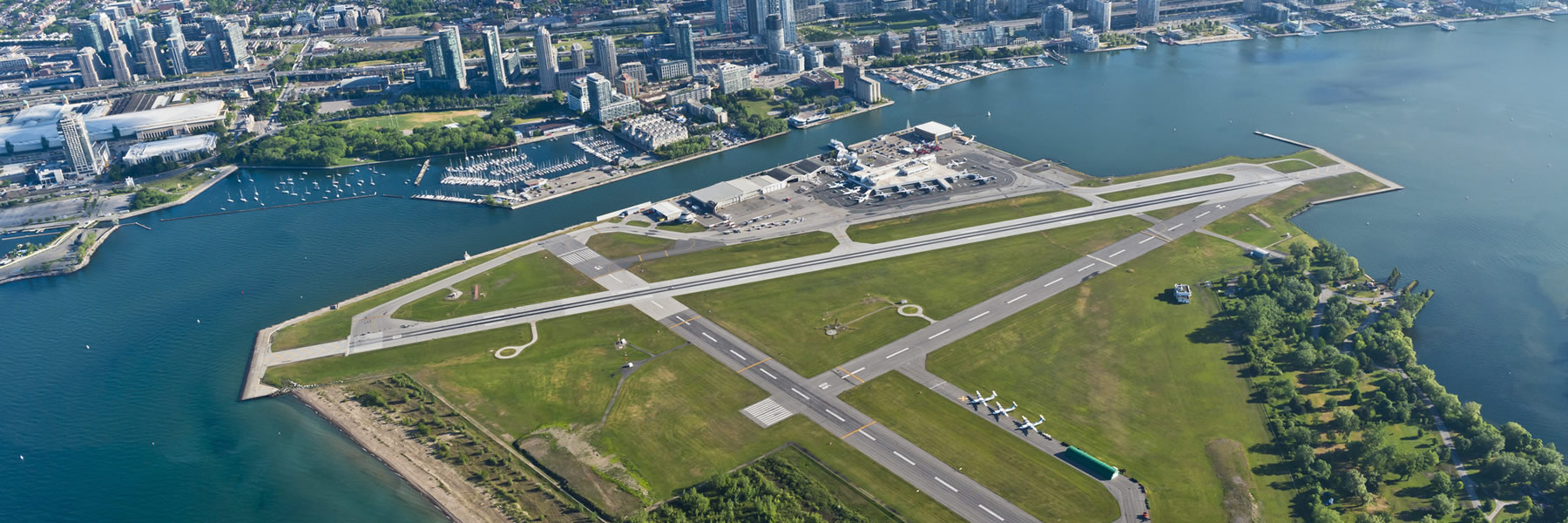 Airport Nestled in the harbour with seamless downtown access, The Westin Harbour Castle Toronto offers you a serene city escape in the centre of it all. Relax at our CAA and AAA Four Diamond hotel, which showcases a wealth of amenities that cater to the modern traveller