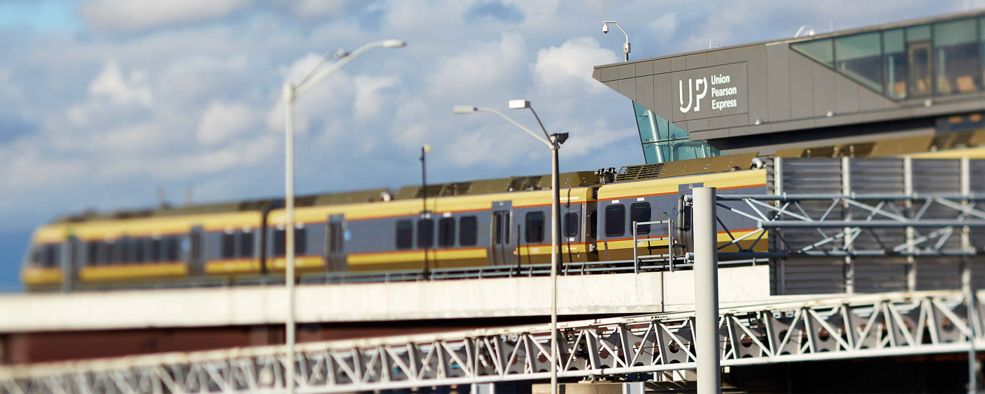 UP Express Trains | Transportation from Pearson Airport to Downtown Toronto in 25 minutes